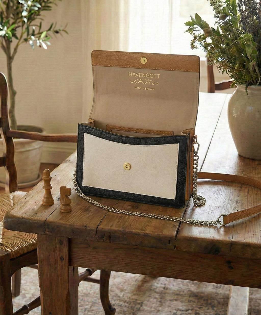 HAVENGOTT Tri-Color Horizon Flap Bag – Genuine Pebbled Leather with Gold Accent